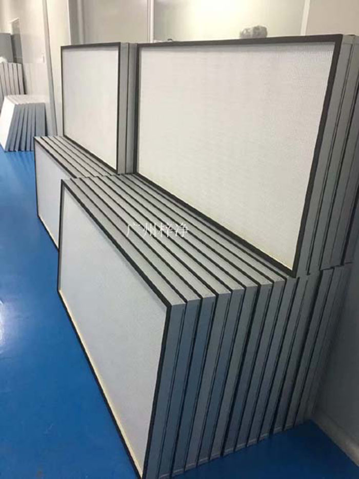ULPA級超高效空氣過濾器適用于10000級-100級潔凈系統(tǒng)，空調系統(tǒng)，因此產品已廣泛應用于電子、微電子、半導體、光器件、生物和醫(yī)藥線路、照相機和光學儀器、精密機械等多個領域。